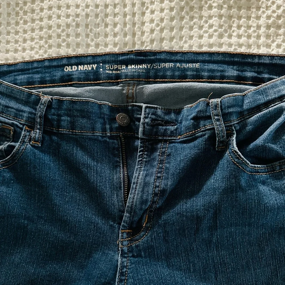 Old Navy Women's Super Skinny Mid-Rise Jeans - Dark Blue - Picture 3 of 4